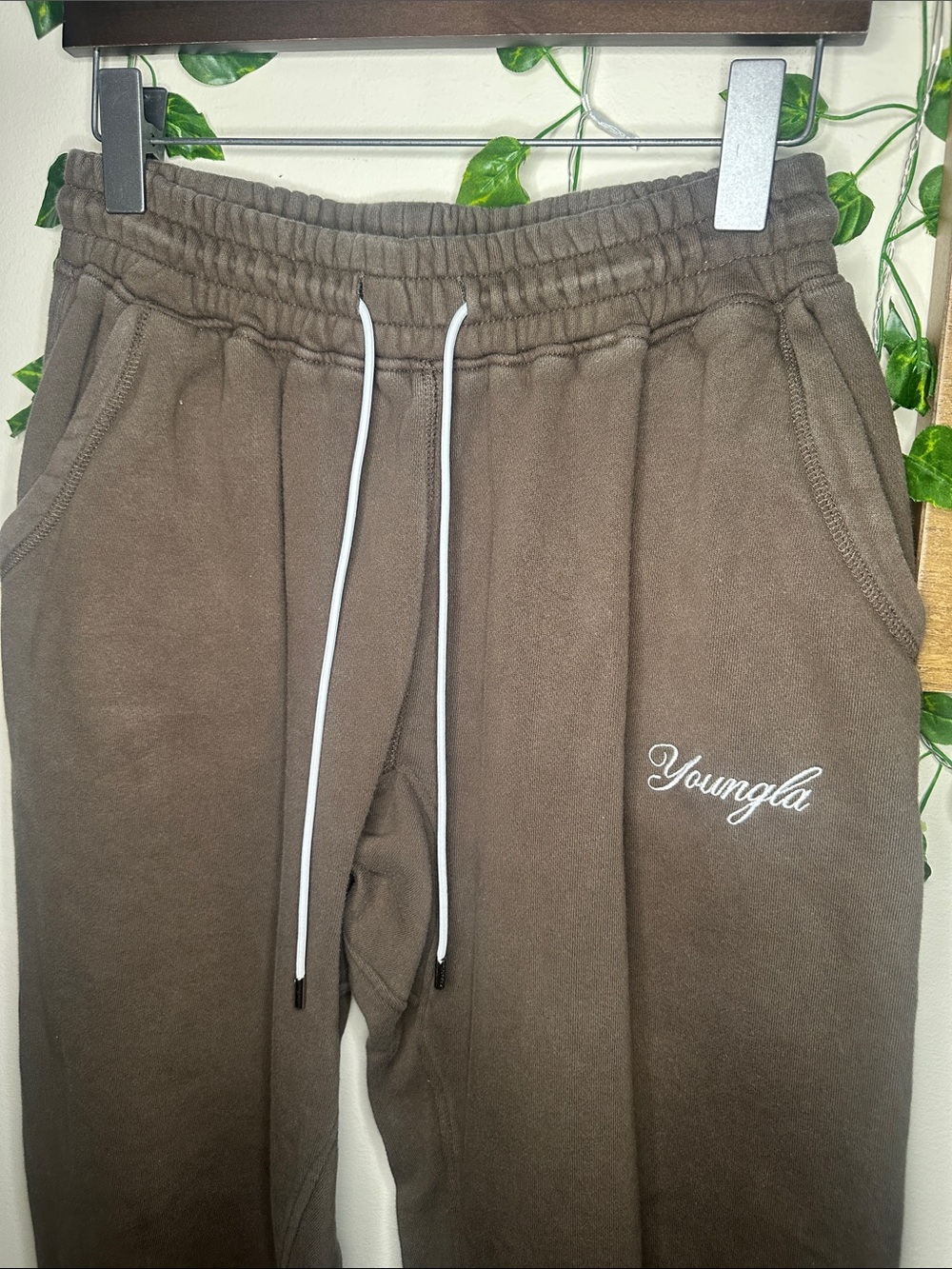 YoungLA Men’s Brown Sweatpants - Picture 3 of 6